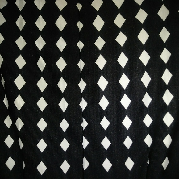 Black and White dress - Picture 4 of 5